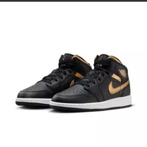 Jordan 1 Mid "Black/Metallic Gold/White. Big boy 7y.  Smoke and pet free.